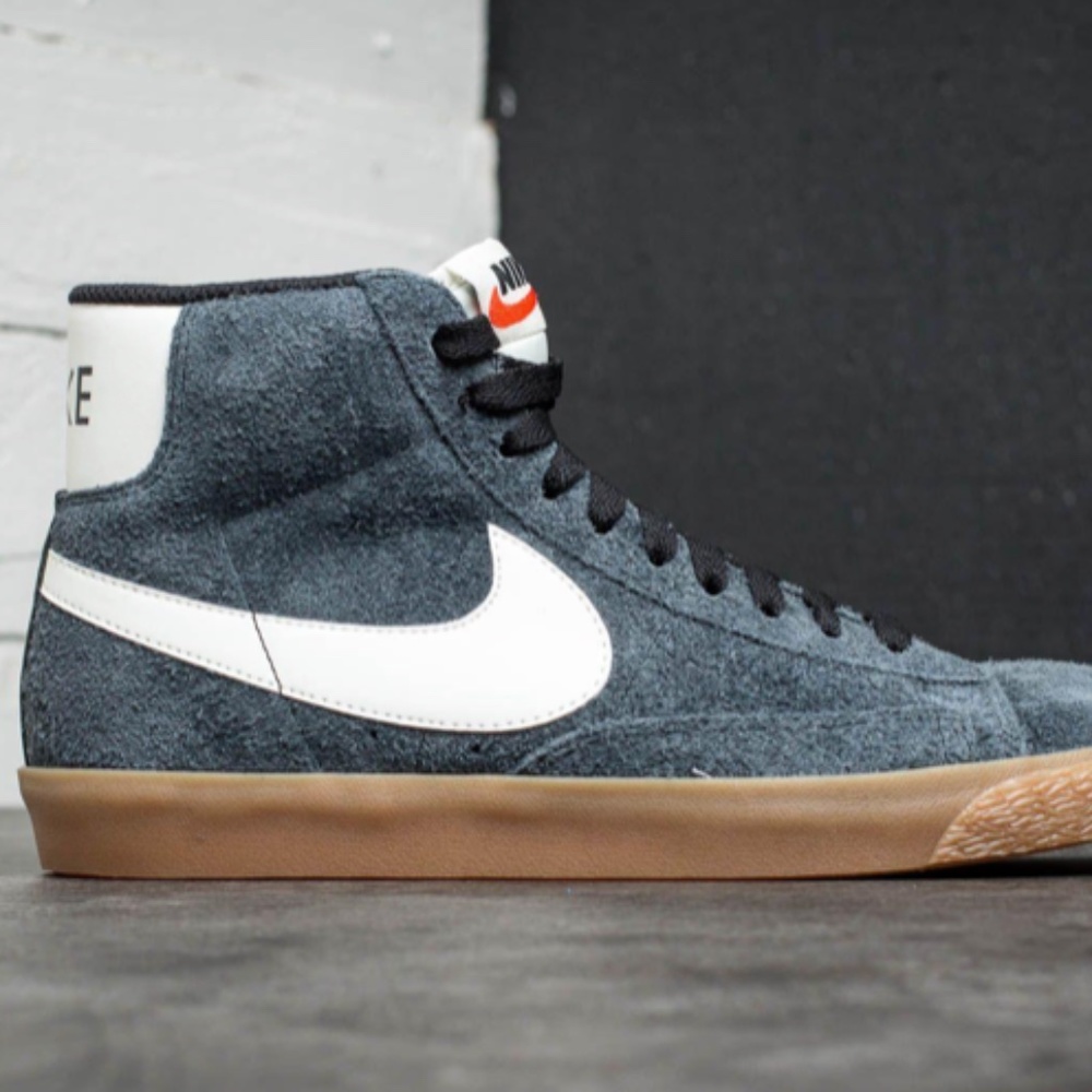 Women's Nike Blazer Vintage Black, Gum Sole Sz 6.5